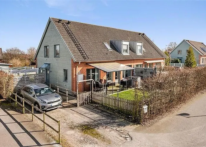 5-Bed-Rooms House With Jacuzzi, Free Parking, And 2 Toilets-Bath In Malmoe